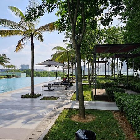 Retreat At Cybersquare Apartment Cyberjaya Luaran gambar