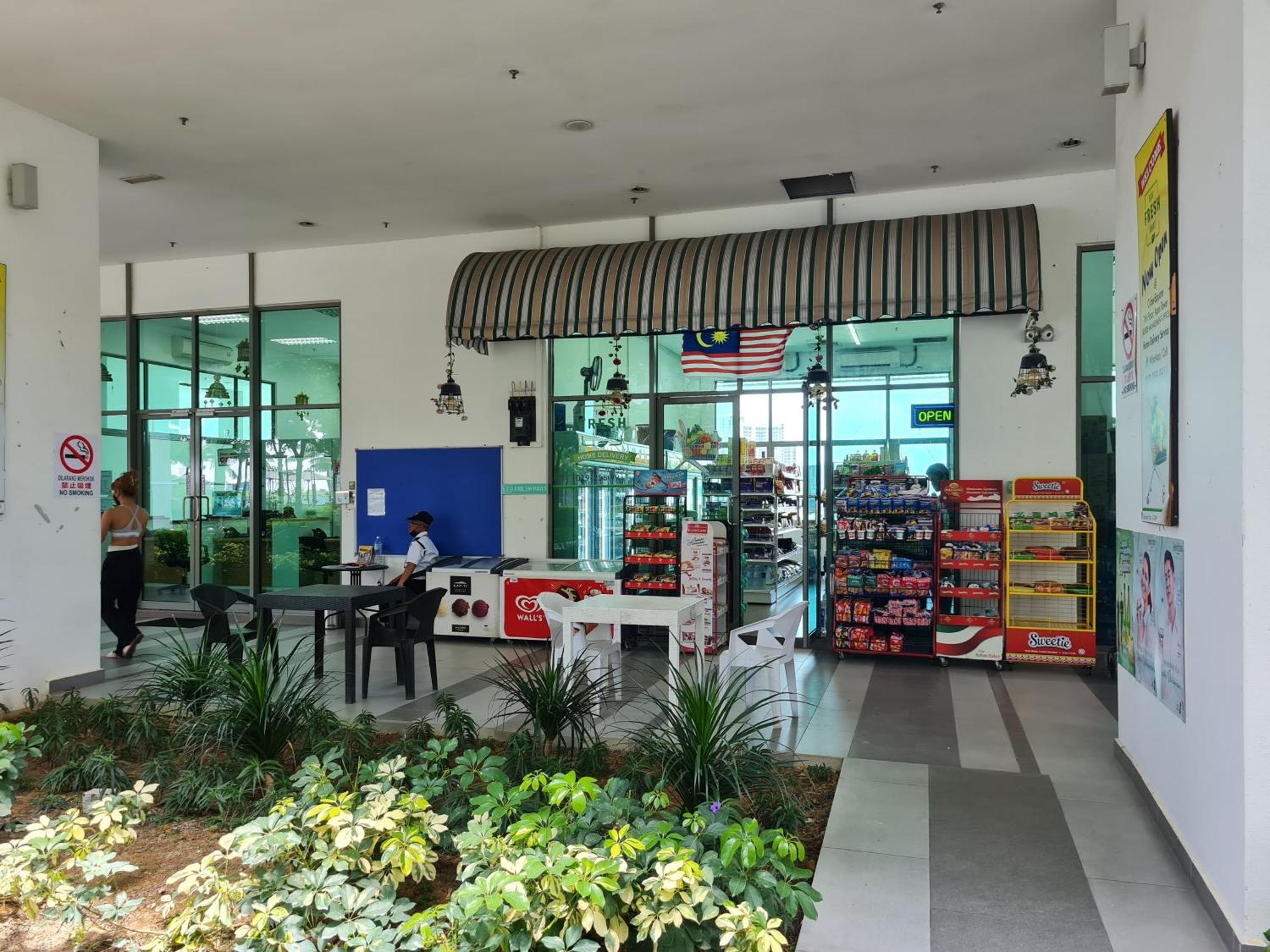 Retreat At Cybersquare Apartment Cyberjaya Luaran gambar